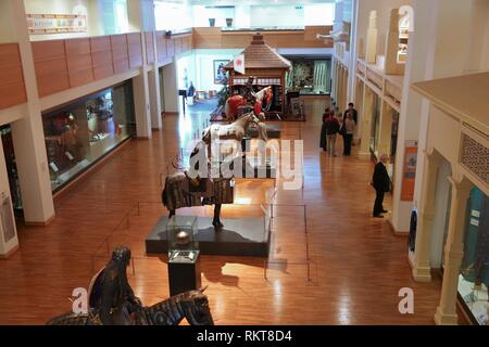 LEEDS, UK - 12 juillet 2016 : visite musée Royal Armouries de Leeds, Royaume-Uni. Le parking public musée avait 274 768 visiteurs en 2010. Banque D'Images