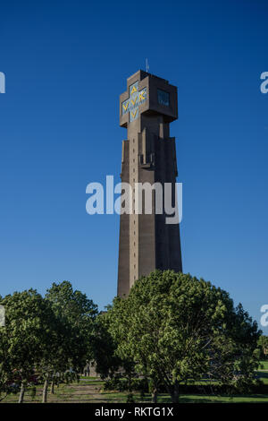 La tour de l'Yser (en néerlandais : IJzertoren) est un mémorial belge le long de l'Yser à Dixmude. C'est un monument de la paix et rappelle les soldats tués Banque D'Images