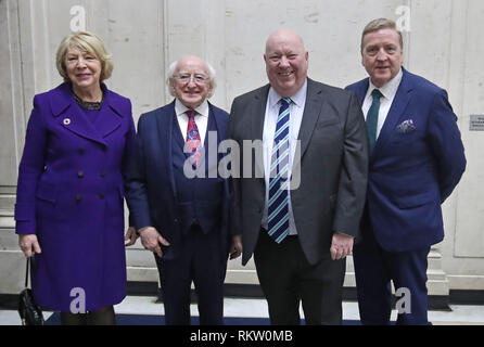 Le Président irlandais Michael D. Higgins et Sabina Coyne rencontrez Maire de Liverpool, Joe Anderson (deuxième à droite) et ministre Pat Breen (droite) lors de l'expérience de la musique britannique à Liverpool sur le deuxième jour d'une visite officielle au Royaume-Uni. Banque D'Images