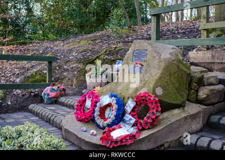 Monument à la mémoire de 10 aviateurs dans Mi Amigo B17 Forteresse volante qui s'est écrasé à Endcliffe Park, Sheffield, en février 1944 Banque D'Images