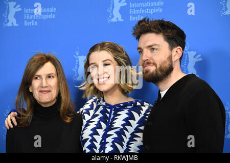 Berlin, Allemagne. 12 Février, 2019. 69e Berlinale - Photocall, 'Le Souvenir', Grande-Bretagne, Panorama : Tom Burke (r), l'honneur Swinton Byrne, acteur, et Joanna Hogg, directeur (l). Credit : Ralf Hirschberger/dpa/Alamy Live News Banque D'Images