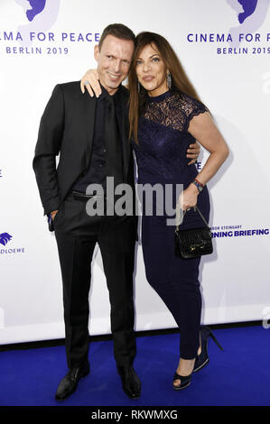 Alice Brauner mit Ehemann Michael Zechbauer bei der Gala Cinema for Peace 2019 im WECC - Westhafen Event & Convention Center. Berlin, 11.02.2019 | Le monde d'utilisation Banque D'Images