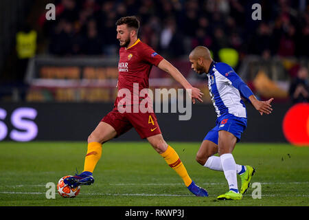 Roma, Italia. 12 Février, 2019. Foto Fabio Rossi/AS Roma/LaPresse 12/02/2019 Roma (ITALIA) Roma-Porto Sport Calcio Champions League 2018/2019 - Stadio Olimpico Nella foto : Bryan Cristante, Yacine Brahimi Photo Fabio Rossi/AS Roma/LaPresse 12/02/2019 Rome (Italie) Sports Football Roma-Porto Champions League 2018/2019 - Stade Olympique dans le pic : Bryan Cristante, Yacine Brahimi Crédit : LaPresse/Alamy Live News Banque D'Images