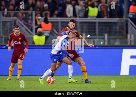 Foto Fabio Rossi/AS Roma/LaPresse 12/02/2019 Roma (ITALIA) Roma-Porto Sport Calcio Champions League 2018/2019 - Stadio Olimpico Nella foto : Bryan Cristante, Yacine Brahimi Photo Fabio Rossi/AS Roma/LaPresse 12/02/2019 Rome (Italie) Sports Football Roma-Porto Champions League 2018/2019 - Stade Olympique dans le pic : Bryan Cristante, Yacine Brahimi Banque D'Images