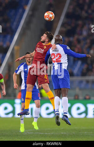 Foto Luciano Rossi/AS Roma/ LaPresse 12/02/2019 Roma (ITALIA) Sport Calcio AS Roma - Porto Ligue des Champions 2018 - 2019 Stadio Olimpico di Roma Nella foto : Bryan Cristante, Danilo Photo Luciano Rossi/AS Roma/ LaPresse 12/02/2019 Roma (ITALIA) Sports Football - Ligue des Champions Porto 2018 2019 - Stade olympique de Rome (Italie) dans le pic : Bryan Cristante, Danilo Banque D'Images