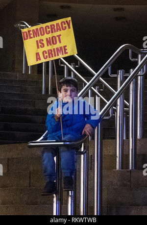 Glasgow, Ecosse. 12 février 2019. Les manifestants se rassemblent pour une manifestation pour les douze dirigeants catalan qui sont à l'essai en Espagne. Cette manifestation était sur le étapes Buchanan Street, à Glasgow, en Écosse. Banque D'Images