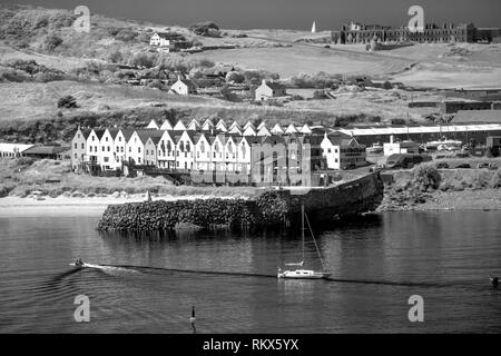 Une image monochrome infrarouge de la ligne de Braye Harbour, sur Alderney, Channel Islands. Banque D'Images