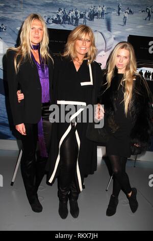 PATTI HANSEN et filles Theodora RICHARDS,ALEXANDRA RICHARDS 2-9-2012 Photo de John Barrett/PHOTOlink Banque D'Images