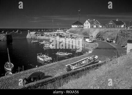 L'image monochrome infrarouge de Braye Harbour sur Aurigny , Îles de la Manche. Banque D'Images