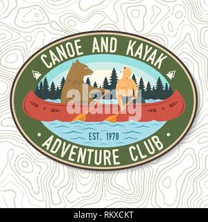 Canot et kayak club. Vecteur. Concept pour chemise, imprimer, stamp ou tee. Typographie vintage design avec la kayakiste et portent d'ossature. Eau extrême sport. Emblèmes de l'aventure de plein air, kayak de correctifs. Illustration de Vecteur