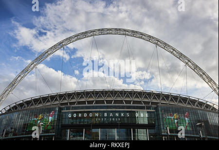 Un hommage au stade de Wembley, en mémoire de l'Angleterre de la Coupe du monde-large gardien Gordon Banks qui est décédé à l'âge de 81 ans. Banks a fait 510 apparitions pour Chesterfield, Leicester et Stoke et remporté 73 caps senior international. Il a été l'une des stars de l'Angleterre de la Coupe du Monde 1966 triomphe contre l'Allemagne de l'Ouest. Banque D'Images