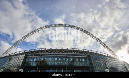 Un hommage au stade de Wembley, en mémoire de l'Angleterre de la Coupe du monde-large gardien Gordon Banks qui est décédé à l'âge de 81 ans. Banks a fait 510 apparitions pour Chesterfield, Leicester et Stoke et remporté 73 caps senior international. Il a été l'une des stars de l'Angleterre de la Coupe du Monde 1966 triomphe contre l'Allemagne de l'Ouest. Banque D'Images