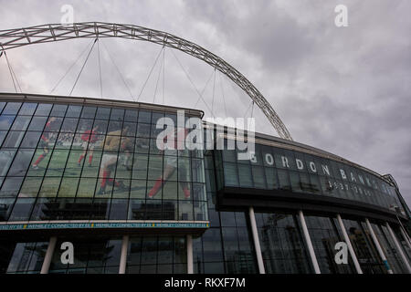 Un hommage au stade de Wembley, en mémoire de l'Angleterre de la Coupe du monde-large gardien Gordon Banks qui est décédé à l'âge de 81 ans. Banks a fait 510 apparitions pour Chesterfield, Leicester et Stoke et remporté 73 caps senior international. Il a été l'une des stars de l'Angleterre de la Coupe du Monde 1966 triomphe contre l'Allemagne de l'Ouest. Banque D'Images