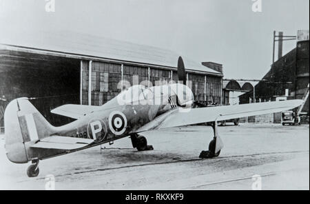 La Luftwaffe capturées Focke Wulf FW190.Focke Wulf Fw 190 A-3, n° 313, à Werk RAF Pembrey, Carmarthenshire, après avoir été débarqué par erreur par son pilote allemand, l'Oberleutnant Armin Faber, l'Gruppenadjutant du III/JG2, le 23 juin 1942. C'était la première chute de Fw 190 intact dans les mains des Alliés, et a été immédiatement envoyé à la Royal Aircraft Création, Farnborough, où il a également été repeint en marquages et compte tenu de la RAF numéro de série MP499. En juillet, MP499 a été transporté à l'unité de développement de lutte contre l'air de Duxford, Cambridgeshire. Rayé de l'accusation en 1943. Banque D'Images