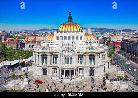 Mexico City, Mexique - 2 décembre, 2018 : Vue du Palais des Beaux-Arts (Palacio de Bellas Artes) à Alameda Central Park près de Mexico Centre Historique Banque D'Images