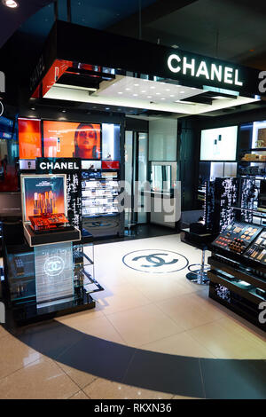 Dubaï, Émirats arabes unis - circa 2016, novembre : Chanel store à l'Aéroport International de Dubaï. Banque D'Images