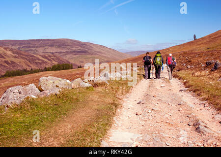 Marcher le long de la West Highland Way près de Old Sheilings, Ecosse Banque D'Images