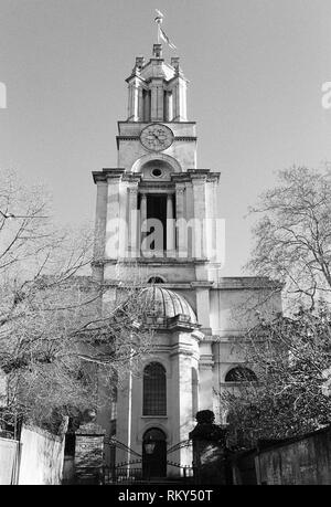 La tour de l'église baroque de St Anne, Limehouse, dans l'East End londonien, UK Banque D'Images