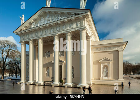 Après-midi d'hiver à la cathédrale de Vilnius. Banque D'Images