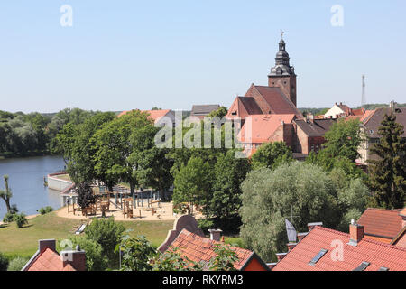 Ville de l'île de Havelberg avec l'église Saint-Laurent Banque D'Images