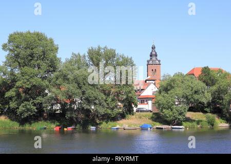 Ville de l'île de Havelberg avec l'église Saint-Laurent Banque D'Images