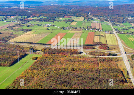 Vue aérienne de Saint-Augustin-de-Desmaures zone avec la couleur de l'automne au Canada Banque D'Images