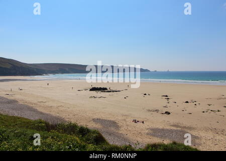 Pointe du Raz et la Baie des Trépassés beach à Plogoff pendant une journée ensoleillée Banque D'Images