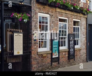 L'ancien cygne blanc est un pub et restaurant à partir de la 16e siècle, dans la région de York, en Angleterre. Banque D'Images