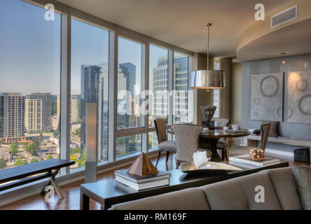 Salle à manger avec vue dans immeuble de luxe vacances Banque D'Images