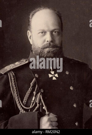 Buste-longueur photographie d'Alexandre III, empereur de Russie. Son bras droit est posée sur sa poitrine et il porte l'uniforme militaire. Alexandre III fut Empereur de Russie de 1881 à 1894. Banque D'Images