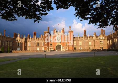 Le Palais de Hampton Court, East Molesey, Surrey, England, UK Banque D'Images