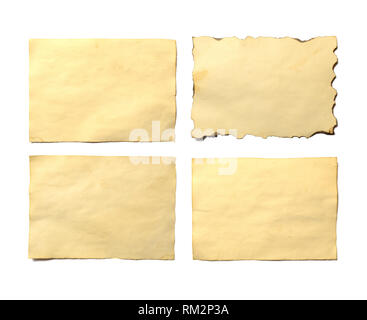 Ensemble de vieux morceaux de blanc vintage antique papier ou parchemin manuscrit en ruine orientée horizontalement isolated on white Banque D'Images
