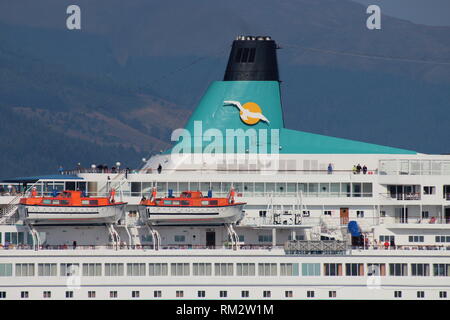 Mme Albatros, un navire de croisière exploité par Phoenix Reisen, passant Gourock sur une retour à Greenock sur le Firth of Clyde. Banque D'Images