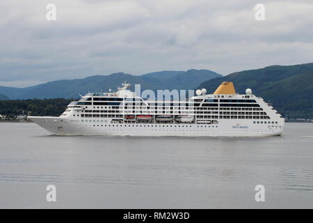 Agnes, une croisière navire exploité par P&O Cruises, passant Gourock sur un voyage sur le Firth of Clyde. Banque D'Images