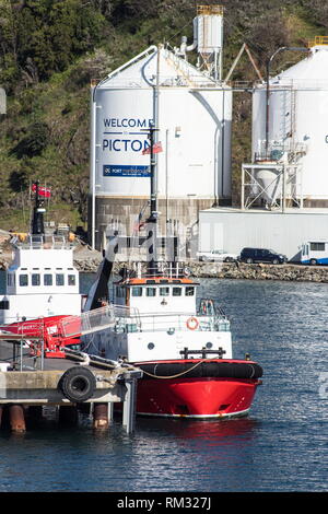 Picton, Nouvelle-Zélande - 25 août, 2017 : Quai Waitohi est un quai doigt principalement été utilisé au roll on-roll off les bateaux et navires de croisière Banque D'Images