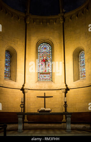 Neuchâtel, SUISSE - 18 avril : Intérieur de l'église collégiale le 18 avril 2015 à Neuchâtel. L'église protestante de Notre-Dame de Neuchâtel est un Banque D'Images