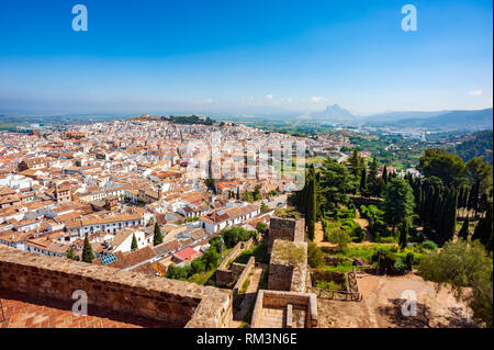 Une vue sur Antequera depuis les remparts de l'Alcazaba, ou forteresse maure, Andalousie, espagne. Habité depuis l'Âge de Bronze, Antequera était Romain, t Banque D'Images