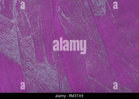 Abstrait art fond violet foncé avec couleur argent. Peinture sur toile multicolore. Fragment de l'œuvre. La texture de fond. Violet décoratif peint Banque D'Images