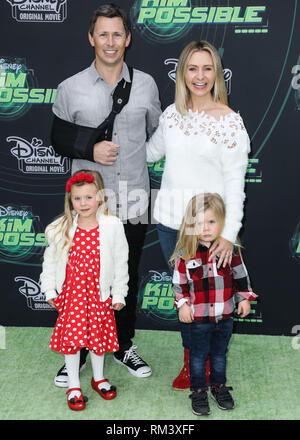 Los Angeles, North Hollywood, États-Unis. 12 Février, 2019. Los Angeles, North Hollywood, Los Angeles, CA, USA - Le 12 février : Michael Cameron, Beverley Mitchell, Hutton Michael Cameron et Kenzie Cameron arrivent à la Los Angeles Première de Disney Channel's 'Kim Possible' tenue à l'Saban Centre des médias à l'Académie de la télévision le 12 février 2019 à North Hollywood, Los Angeles, Californie, États-Unis. (Photo par Xavier Collin/Image Press Office) Banque D'Images