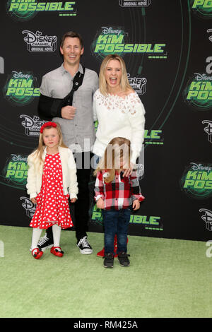 12 février 2019 - Los Angeles, CA, USA - LOS ANGELES - jan 12 : Michael Cameron, Kenzie Cameron, Hutton Cameron, Beverly Mitchell au ''Kim Possible'' première projection à l'Académie de la télévision le 12 février 2019 à Los Angeles, CA (crédit Image : © Kay Blake/Zuma sur le fil) Banque D'Images