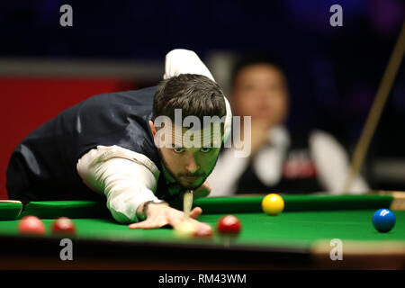 Cardiff, Royaume-Uni. Feb 13, 2019. Au cours de ses lignes Oliver 2ème tour match contre Ding Junhui de Chine . Welsh Open snooker, jour 3 au stade Motorpoint Arena dans Cardifft, Galles du Sud le mercredi 13 février 2019 par pic. crédit : Andrew Verger/Alamy Live News Banque D'Images