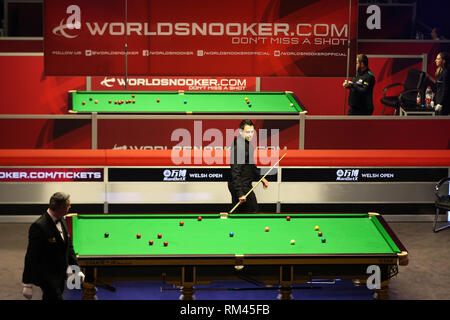 Cardiff, Royaume-Uni. Feb 13, 2019. Ronnie O'Sullivan, de l'Angleterre au cours de son 2ème match contre Yuan SiJun de Chine. Welsh Open snooker, jour 3 au stade Motorpoint Arena de Cardiff, Galles du Sud le mercredi 13 février 2019 par pic. crédit : Andrew Verger/Alamy Live News Banque D'Images