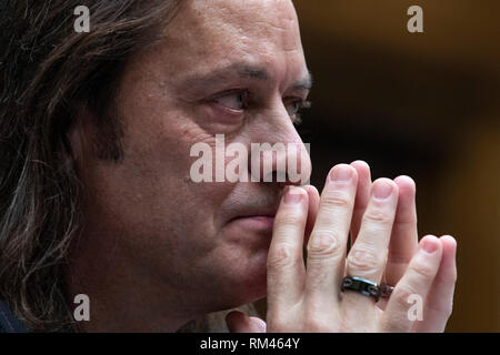 T-Mobile le PDG John Legere témoigne devant le comité de l'énergie et du Commerce de la Chambre sur la colline du Capitole le 13 février 2019. Crédit : Alex Edelman/CNP /MediaPunch Banque D'Images