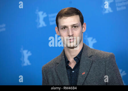 Berlin, Allemagne. Feb 13, 2019. 69e Berlinale : Photocall 'Synonymes' de la concurrence (synonymes) : Tom Mercier, acteur. Credit : Jörg Carstensen/dpa/Alamy Live News Banque D'Images