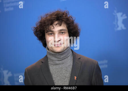 Berlin, Allemagne. Feb 13, 2019. 69e Berlinale : Photocall 'Synonymes' de la concurrence (synonymes) : Quentin Dolmaire, acteur. Credit : Jörg Carstensen/dpa/Alamy Live News Banque D'Images