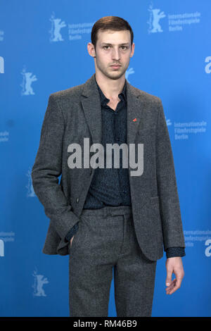 Berlin, Allemagne. Feb 13, 2019. 69e Berlinale : Photocall 'Synonymes' de la concurrence (synonymes) : Tom Mercier, acteur. Credit : Jörg Carstensen/dpa/Alamy Live News Banque D'Images