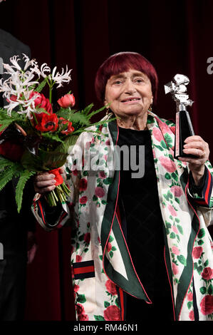 Berlin, Allemagne. Feb 13, 2019. Agnes Varda reçoit le Berlinale Kamera Award au 69ème Festival International du Film de Berlin/Berlinale 2019 Berlinale Palast à le 13 février 2019 à Berlin, Allemagne. Credit : Geisler-Fotopress GmbH/Alamy Live News Banque D'Images