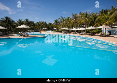 Piscine de l'hôtel resort Sea Link, Mui Ne, à Phan Thiet, Vietnam Banque D'Images