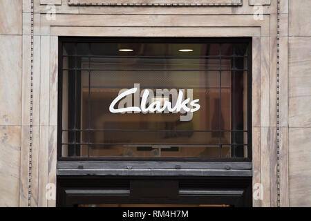 London, Greater London, Royaume-Uni, le 7 février 2018, un signe et un logo pour le magasin de chaussures Clarks Banque D'Images