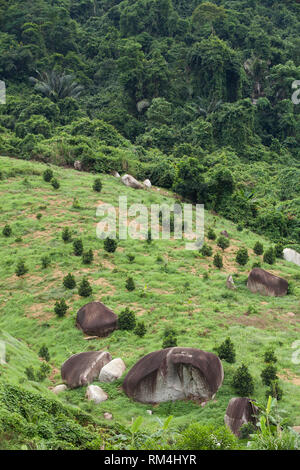 Paysage avec des formations de pierre, près de Giang bay, près de Nha Trang, Viêt Nam Banque D'Images